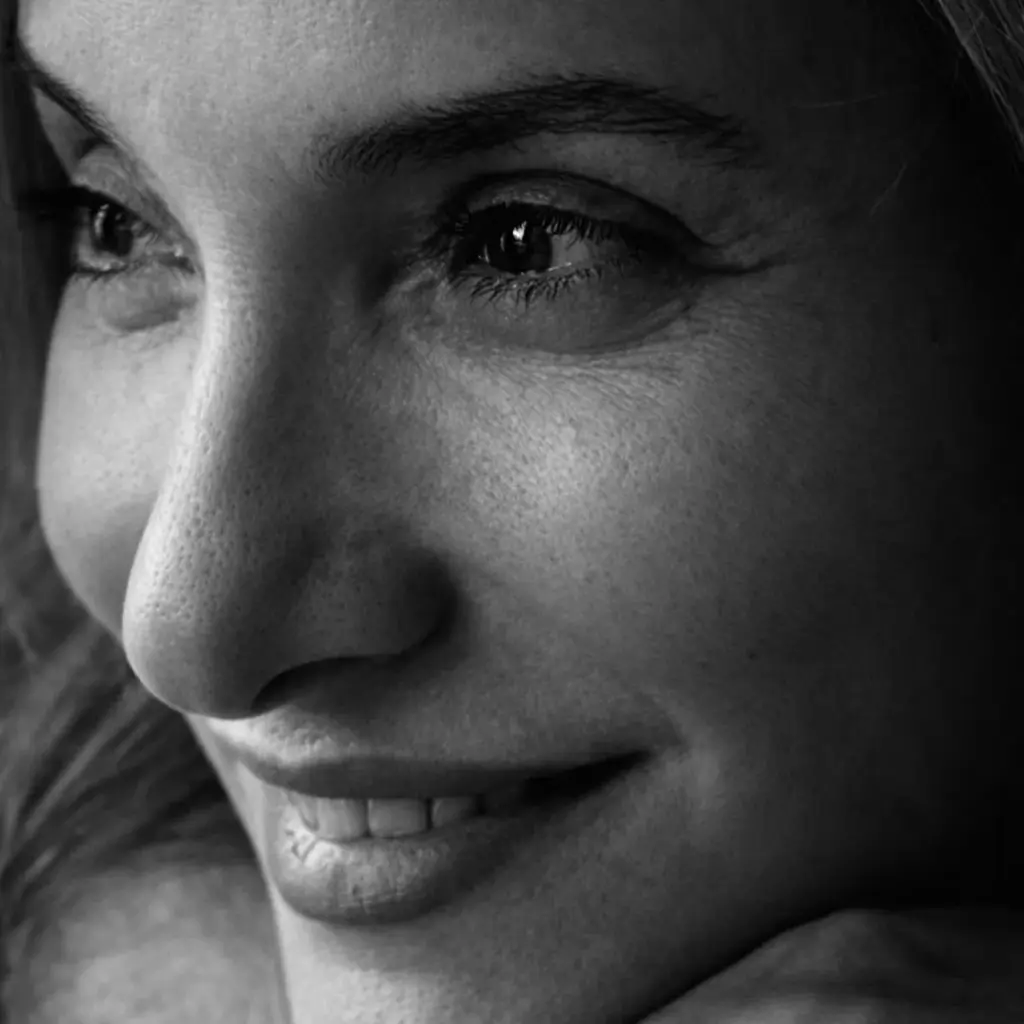 Retrato en blanco y negro de Fatim Ligioiz en un artículo sobre emociones