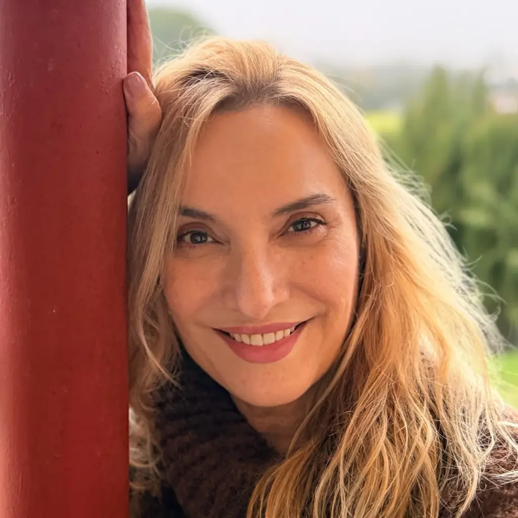 Retrato personal de Fatim Ligioiz, mujer detrás de Emocosmética