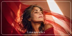Mujer entre telas rojas como símbolo de valentía, bienestar y belleza emocional