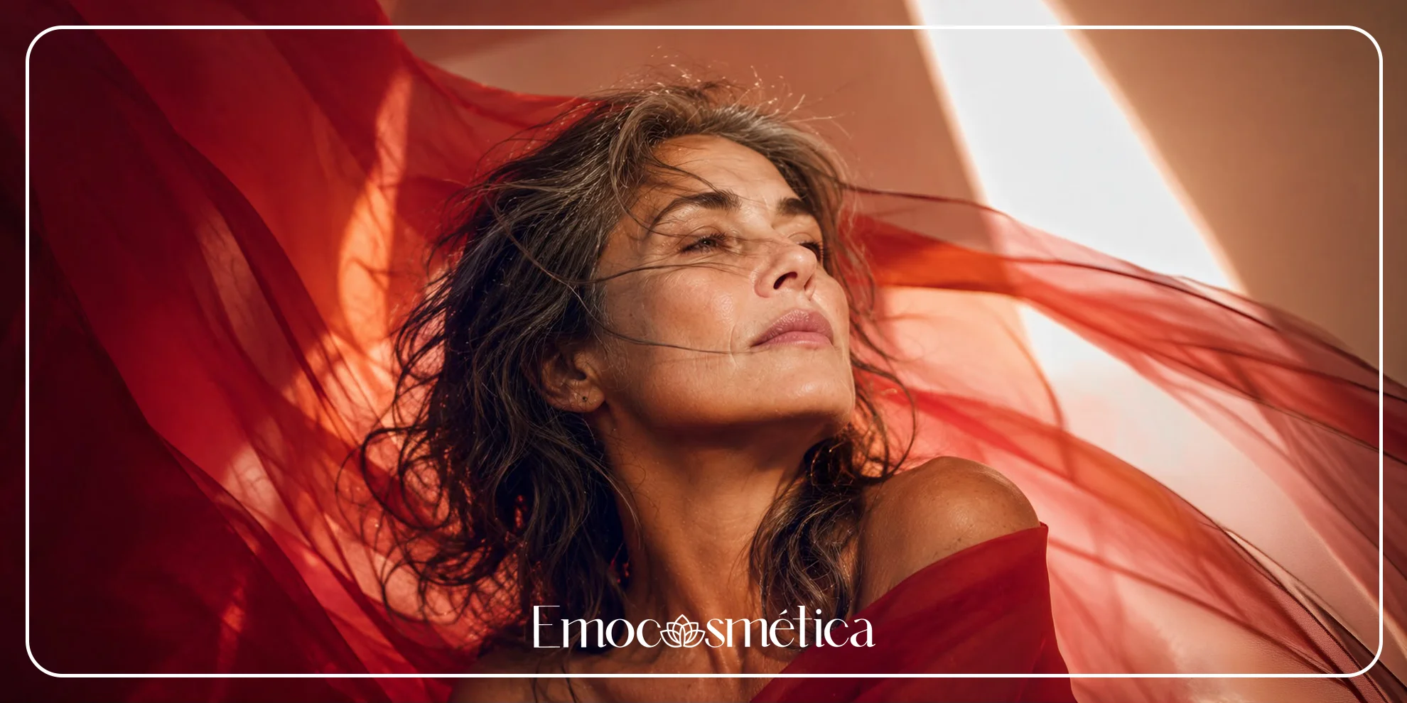 Mujer entre telas rojas como símbolo de valentía, bienestar y belleza emocional